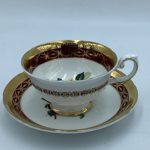 Vintage Court Royal Red/Gold English Bone China Cabbage Rose Teacup & Saucer - Picture 5 of 13